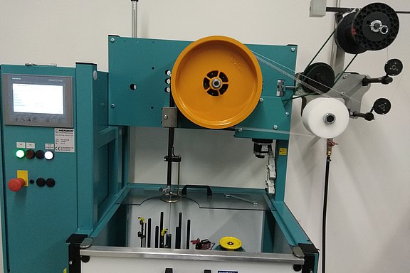 Round braiding machine