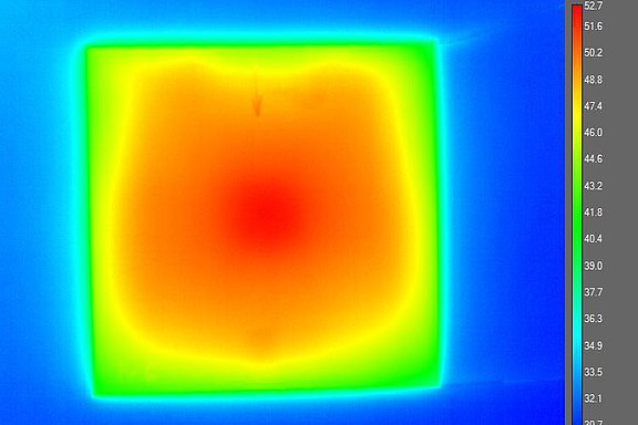 Temperaturverteilung einer elektrisch beheizten Kunststoffplatte